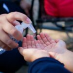 cara menggunakan hand sanitizer